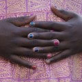 España da asilo a una niña guineana salvada de la ablación por su padre
