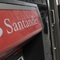 Santander revisa el contrato de ING y Popular que permite sacar dinero gratis