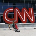 Dimiten tres periodistas de CNN tras retractarse de una historia sobre Rusia