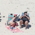 Gobernador de New Jersey ordena el cierre de las playas y después visita una con su familia