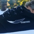 Camisetas y zapatillas "Top manta": los vendedores ambulantes crean su propia marca