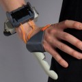 Un tercer pulgar artificial para aumentar la capacidad de la mano [Eng]