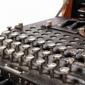 Compra una máquina Enigma por 100 euros en un mercadillo, y la subasta por 45.000