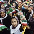 Las iraníes se rebelan contra la obligación de llevar el hiyab mientras conducen