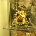 Roban del museo Neil Armstrong una réplica en oro del módulo lunar del Apolo 11, de valor incalculable
