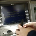 Detenida una empleada de banco por gastar 1,3 millones de la cuenta de un cliente