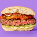 Las hamburguesas sin carne (y sangrantes) están cerca: Bill Gates apuesta 75 millones de dólares en el negocio