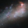 Las estrellas recién nacidas de la galaxia NGC 4656