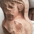 Arqueólogos descubren una estatua femenina de 3.000 años en el complejo de la puerta de la ciudadela en Turquía (ENG)