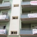 Familias ‘okupas’ protestan por el corte de luz y agua de los pisos