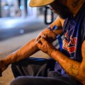 Adictos a la heroína: de personas sin techo a quienes ganan 175.000 dólares al año