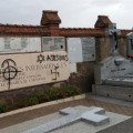 Pintan con símbolos nazis y antisemitas las tumbas de las Brigadas Internacionales del cementario de Fuencarral