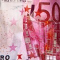 La policía de Ginebra confisca decenas de billetes de 500 euros que estaban atascando un retrete (ENG)