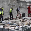 Rescatan a niña de ocho años tras 33 horas del sismo en México