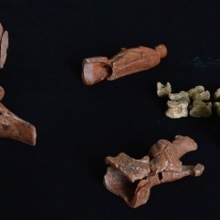 Juguetes de hace 2.000 años descubiertos dentro de las tumbas de niños en Turquía (ENG)