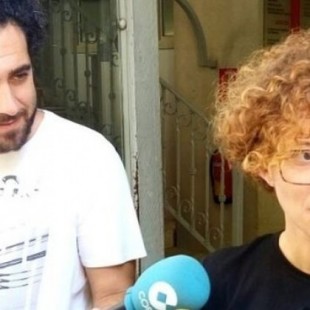 Dos estudiantes de tauromaquia increpan a la edil animalista de Alicante a grito de "Hija de puta"
