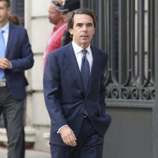 Aznar exige a Rajoy que actúe contra el golpe o se vaya a casa