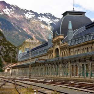 Canfranc: ¿Volverá a relucir la estación fantasma más célebre de Europa? [ENG]