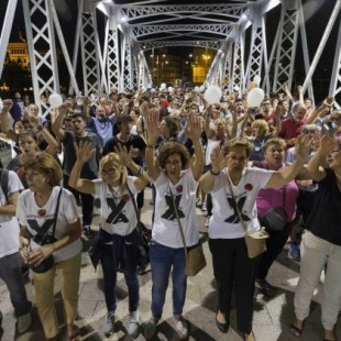 Adif inunda Murcia con publicidad del AVE para aplacar las protestas del soterramiento