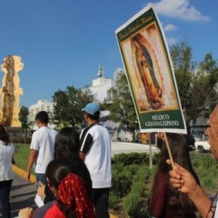 Manifestación contra escultura que "ofende" a los creyentes