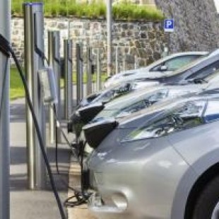 Buenas noticias para el coche eléctrico: podría bajarse su IVA al 4 por ciento