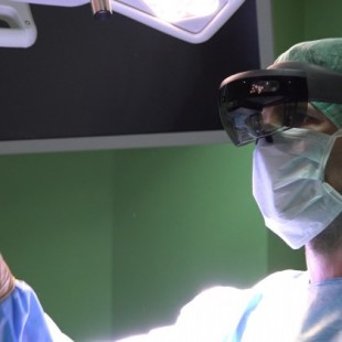 El Hospital Gregorio Marañón realiza la primera operación con unas Hololens gracias a Exovite