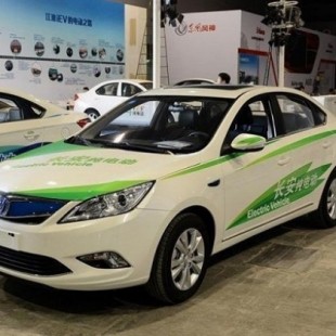 Los principales fabricantes chinos ponen fecha final a la producción de coches de combustión