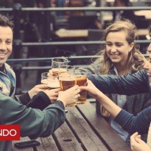 Por qué cuando bebemos alcohol nos resulta más fácil hablar un segundo idioma