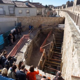 Excavaciones confirman el origen romano de la muralla de Ávila