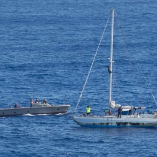 Rescatan a dos mujeres y dos perros después de cinco meses a la deriva en el Pacífico
