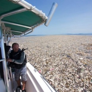 Descubren un inmenso mar de plástico en la costa de Honduras 