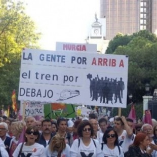 La protesta por el AVE de Murcia toma Madrid: "Ese muro no se puede construir"