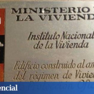 ¿Qué esconde la placa de la vivienda protegida franquista?