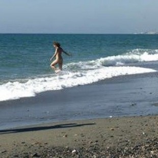 El PP desoye al Defensor del Pueblo y se niega a autorizar de nuevo el nudismo en playas de San Pedro del Pinatar