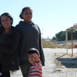Las niñas madre de las chabolas de El Gallinero: un bebé en los brazos a los 14 años