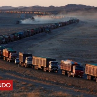 La muralla de camiones: el embotellamiento de 130 km en la frontera entre Mongolia y China