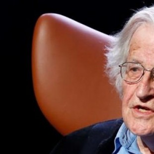 Noam Chomsky señala las tres grandes crisis a las que se enfrenta la sociedad actual