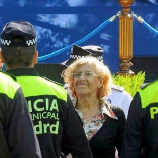 "Chivata asquerosa": amenazan con un 'soneto' al policía que destapó los whatsapp contra Carmena