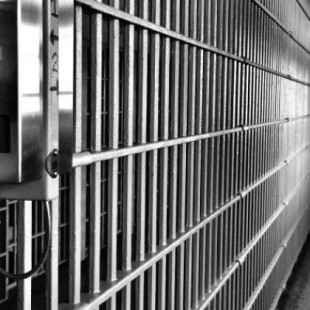 California libera a un preso tras 39 años encarcelado por unos crímenes que no cometió