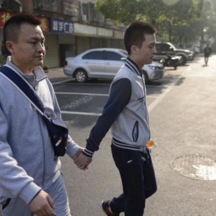 En China, gays y lesbianas se casan entre sí para esconder su homosexualidad