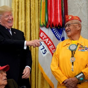 Trump llama a senadora "Pocahontas" durante ceremonia para reconocer a indígenas norteamericanos