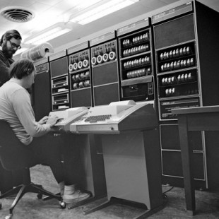 Cómo ejecutar la primera edición de UNIX (1972)