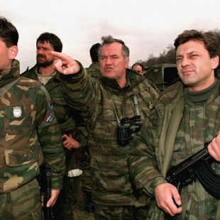 El último genocida de Europa: la vida y los crímenes de Ratko Mladić, contados en 23 imágenes