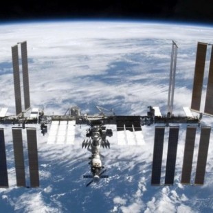 Encuentran bacterias vivas en el exterior de la estación espacial internacional (ENG)