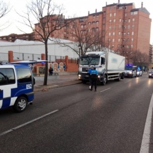 Se salta un ceda al paso, casi embiste a un equipo de atestados de la Policía y da positivo por droga en Valladolid
