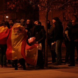 Una veintena de ultras tiene que salir escoltados del barrio de Torrero en Zaragoza