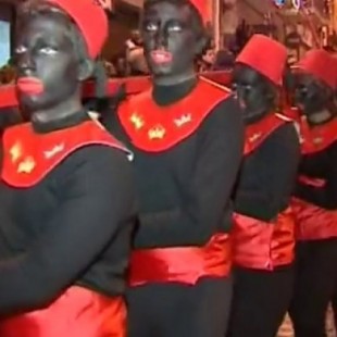 Acusan de racista a la Cabalgata de Reyes Magos de Alcoy por sus pajes pintados con betún