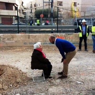 Ana, la abuela de 82 años que se ha plantado frente a las obras del AVE en Murcia y no piensa marcharse