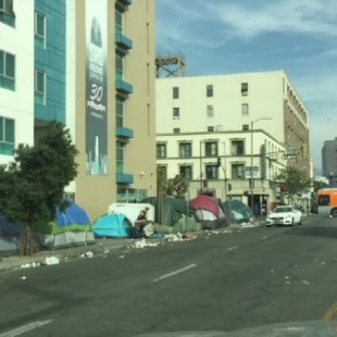 Desgarradora pobreza y miles de vagabundos en el corazón de Los Ángeles