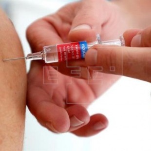 Francia obliga a administrar once vacunas a los niños, frente al escepticismo